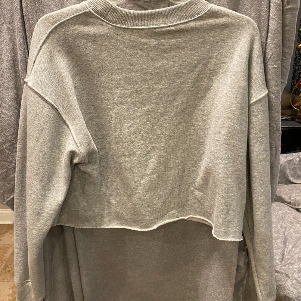 Forever21 Cropped Hoodie Sweatshirt Grey with LIPS  Womens SMALL - Picture 2 of 6